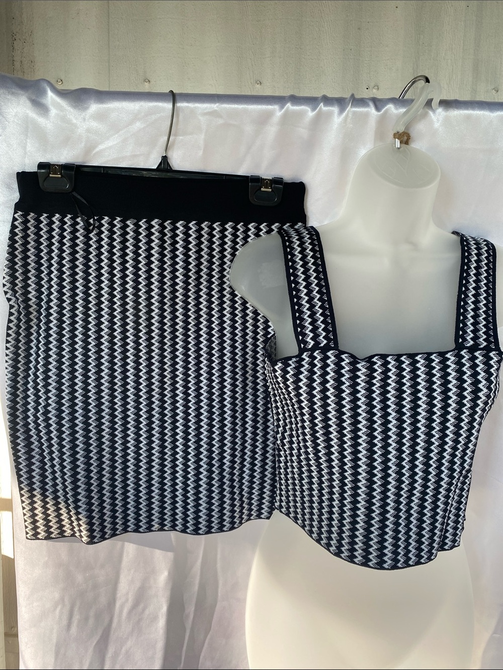 Black & White Zigzag Knit Skirt